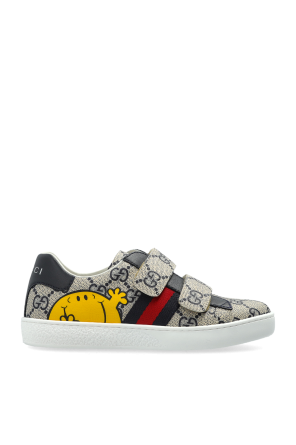 Sports shoes with monogram